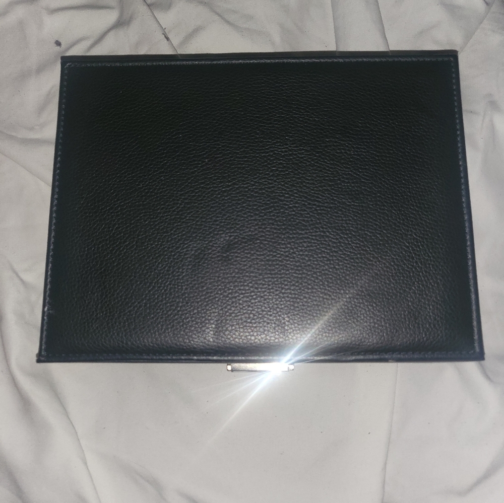 Jewelry box